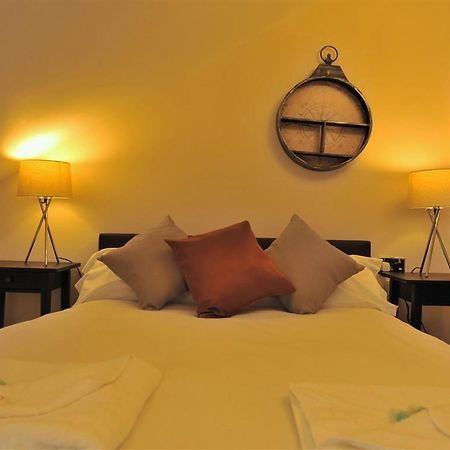 Gail'S Guest House Barry Bagian luar foto