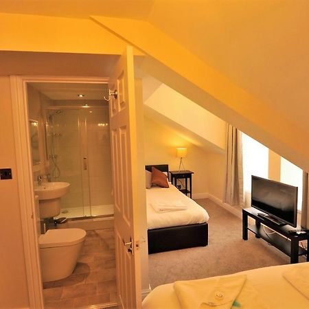 Gail'S Guest House Barry Bagian luar foto
