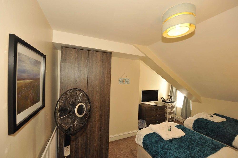 Gail'S Guest House Barry Bagian luar foto