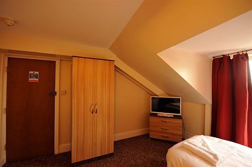 Gail'S Guest House Barry Bagian luar foto