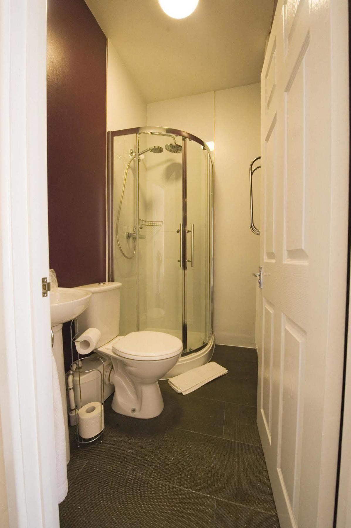Gail'S Guest House Barry Bagian luar foto